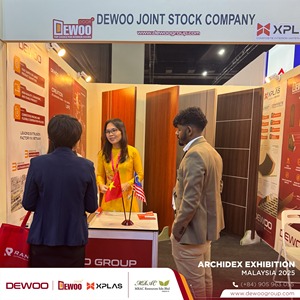 Fábrica al por mayor Popular Wpc puerta dormitorio Interior puerta de madera para casas Interior puertas de madera Dewoo en Vietnam - Product Image 4