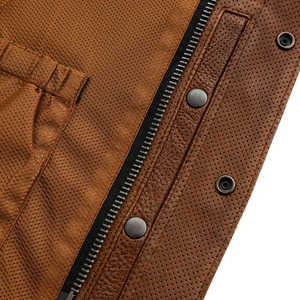 Chaleco de cuero perforado para motocicleta Lowside para hombre, color coñac - Product Image 5