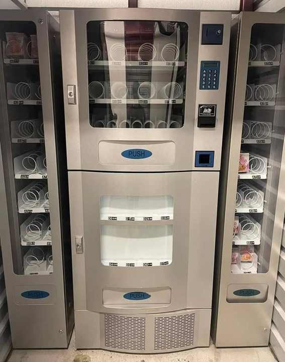 Large Capacity Automatic Combo Snacks Drinks Food/24-Hour Self-Service Screct Package and Snack & Drink Vending Machine For Sale