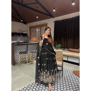 CONJUNTO TRAJE BORDADO PREMIUM COLOR NEGRO - Product Image 1