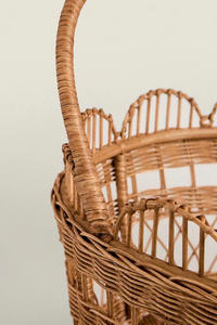 Poussette en rotin tressé pour enfants, chariot à pousser pour poupées, jouet pour enfants, fabriqué dans un atelier vietnamien. - Product Image 2