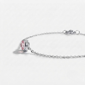 Pulsera de eslabones de plata de ley Rhodia Rhaya Jewels con cuarzo rosa de corte brillante y engaste de bisel, chapada en rodio, estilo clásico solitario - Product Image 3