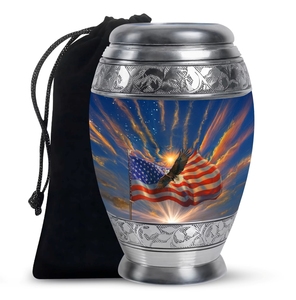 Urne funéraire en laiton bleu marine foncé avec écusson d'aigle chauve et drapeau américain, grande urne funéraire en métal avec sac de transport en velours pour cendres d'adultes - Product Image 2