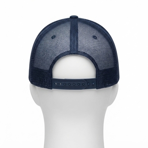 Casquette de baseball pour homme bleu marine avec visière grise, logo brodé personnalisé, dos en maille, fermeture snapback - Product Image 4
