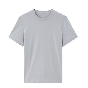 เสื้อยืดคอกลมทรงพอดีตัวสำหรับผู้ชาย ผลิตจากผ้าฝ้ายเจอร์ซีย์หวี 100% พร้อมปักโลโก้ของคุณ - Product Image 1
