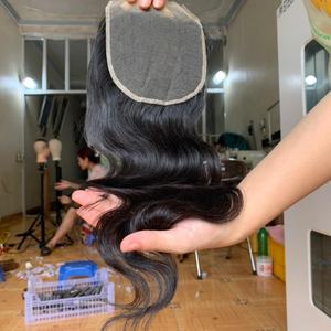 Ventes en gros à prix avantageux de mèches de cheveux humains vietnamiens ondulés avec fermeture en dentelle, 100% cheveux humains vietnamiens bruts non traités - Product Image 1