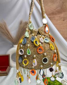 กระเป๋าปอทลีงานแฮนด์เมดสำหรับผู้หญิง งานแต่งงาน งานเลี้ยง กระเป๋าแบบมีเชือกผูก ขายส่งจากอินเดีย - Product Image 1