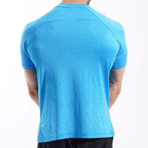 Ropa Deportiva para Hombre, Personalizada, de Poliéster y Elastano, Corte Regular, 180 Gramos, Deportiva, Ecológica, Transpirable, para Correr - Product Image 3