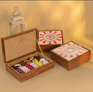 Valentine's Custom Sun Tassel Embroidery <b>Empty</b> <b>Chocolate</b> Covered Strawberry <b>Boxes</b> Flip Luxury Wooden <b>Chocolate</b> bar Box Packaging - Product Image 2