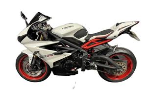 Moto de course sportive haute performance 2015 Daytona 675 675cc 128ch 260km/h, injection de carburant, refroidissement liquide, boîte manuelle, 3 cylindres - Product Image 2