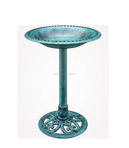 Bain d'oiseaux décoratif en métal pour jardin et patio, attirant les oiseaux grâce à son design élégant, son matériau durable et sa résistance aux intempéries. - Product Image 6