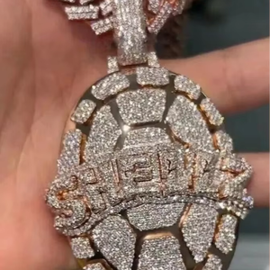 Colgante de Plata de Ley 925 con Baño de Oro Rosa de 14K, con Moissanita Redonda de 4 Quilates con Corte Brillante, Personalizado para Mujer - Product Image 5