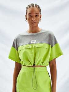 Conjunto Deportivo 2 en 1 para Mujer, Color Verde Grisáceo, Bloques de Color, Manga Corta, Cuello Redondo, Cordón Ajustable - Product Image 3