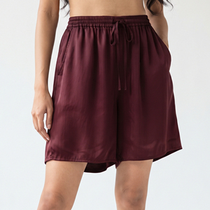 Short ample en satin 100 % soie pour femme – Style streetwear oversize léger, doux et confortable pour la maison - Product Image 6