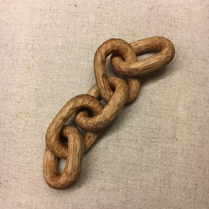 Guirlande décorative en bois de pin avec maillons et perles, maillons en bois sculptés à la main - Product Image 1