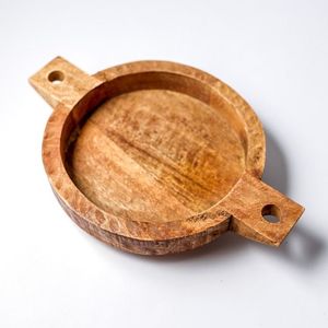 Bol de service en bois fait main avec poignée |   Bois d'acacia naturel |   Design Wabi-Sabi |   Ustensiles de cuisine écologiques - Product Image 5