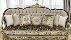 Muebles de Madera para Sala de Estar con Acabado Dorado Majestuoso, Juego de Sofás de Madera de Teca Tallada en Oro Antiguo, Diseño Vintage, Hecho en EE. UU. - Product Image 4