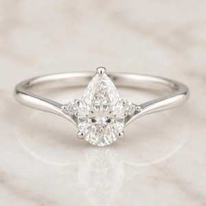 Anillo de compromiso de oro de 14 quilates con diamante cultivado en laboratorio, corte pera, certificado IGI, diamante blanco de claridad VS1, 1.5 quilates, tallas personalizadas. - Product Image 4