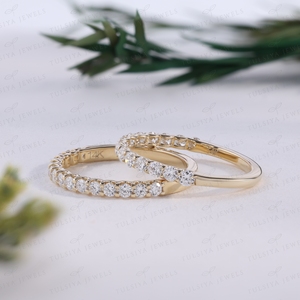 Anillo de Boda de Diamantes en Oro Amarillo, Anillo de Eternidad Apilable con Diamantes en Canal, Estilo Clásico, Joyería de Boda para Mujer - Product Image 1