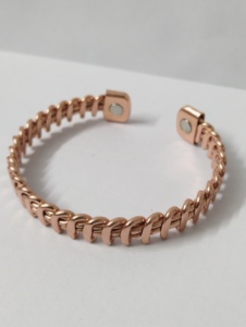 Brazalete de Cadena Trenzada en Oro Rosa, Joyería Metálica Hecha a Mano, Estilo de Lujo para Hombres y Mujeres - Product Image 3