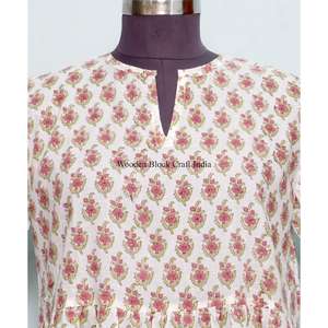 Vestido floral informal de longitud media para mujer, perfecto para uso diario o ocasiones especiales, tela de alta calidad y hermoso estampado floral - Product Image 3