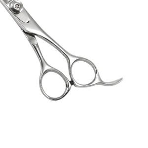 กรรไกรซอยผมมืออาชีพ 440C สแตนเลสสตีล น้ำหนักเบา ด้ามจับขนาดกลาง สำหรับคนถนัดขวา ใช้สำหรับตัดแต่งทรงผมในร้านเสริมสวย - Product Image 6