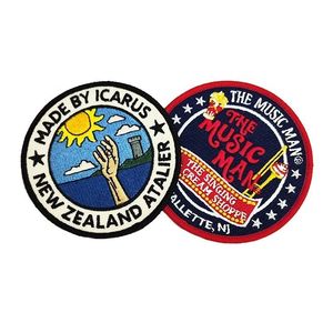 Badges thermocollants conçus sur mesure à prix d'usine patchs brodés en forme de fleur en cœur pour chapeau vêtements fabriqués en feutre PVC - Product Image 2