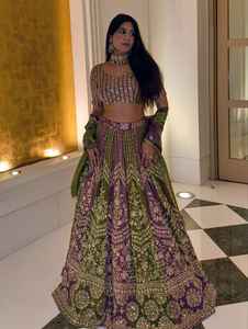 Lehenga de Diseño para Fiestas con Trabajo de Lentejuelas, Georgette Sintético con Bordado de Hilo y Lentejuelas, Lehenga y Choli con Dupatta - Product Image 3