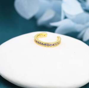 ต่างหูแบบหนีบหูสีม่วงอเล็กซานไดรต์ประดับเพชร CZ เงินแท้หรือทองคำ ดีไซน์เรียบง่าย ไม่ต้องเจาะหู ต่างหูแบบมินิมอล สีม่วงไลแลค - Product Image 5