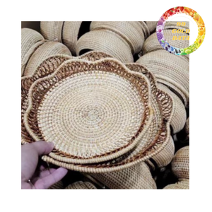 Plateau de service en rotin écologique fait main avec incrustations de feuilles |   Décoration florale en nacre tricotée pour mariage et maison - Product Image 1