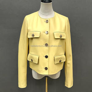 แจ็กเก็ตบอมเบอร์ผู้หญิงหนังแท้แบบ100% มีกระเป๋าสี่กระเป๋าแฟชั่นคอกลมสีแดง - Product Image 3