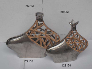 Floreros de mesa modernos de aluminio fundido con acabado de terracota para decoración del hogar o Bodas de Azora Industries - Product Image 6