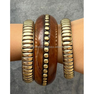 Derniers bracelets en bois classiques faits à la main finition polie taille standard bracelets en bois naturel pour femmes usage quotidien - Product Image 1