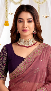 Sari de Seda Rosa Elegante de AARA Fashion con Bordado Dorado y Borde Floral, Protección Solar para Bodas y Ocasiones Especiales, Ropa Tradicional para Mujer - Product Image 3