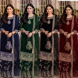 Ensemble Kurta Sharara en Velours Royal avec Broderie de Paillettes Chinoises, Rivets, Moti et Dupatta en Tulle Fait Main – Tenue de Luxe pour Femme pour Occasions Spéciales - Product Image 6
