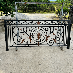 Balustrades de balcon en fer forgé sur mesure et durables : Vivez la sophistication artisanale des travaux métalliques au point le plus haut du monde ! - Product Image 4