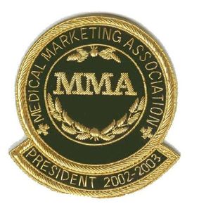 Écusson brodé à la main en fil de métal, couronne de lauriers du Président de l'Association Médicale Marketing (MMA) - Product Image 1