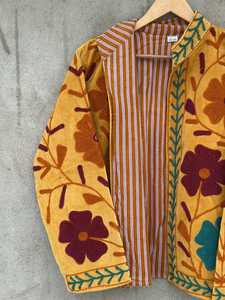 Veste courte bohème en velours brodée à la main, style Suzani, pour femme, art populaire ouzbek, idéale pour les festivals, cadeau pour elle - Product Image 4