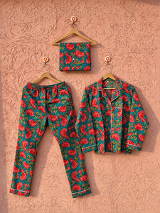 Conjunto de Pijama Hecho a Mano para Mujer |   Conjunto de Pijama con Estampado Floral |   Camisa cómoda con botones, pijama y bolsa de viaje |   Conjunto de ropa de dormir - Product Image 2