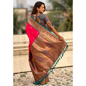 Sari en soie Paithani Yeola élégant et réversible, avec micro-décorations Meenakari contrastantes, tissé en Zari rose, séchage rapide, pour fêtes, style Asie, de la collection Elite Weaves - Product Image 3