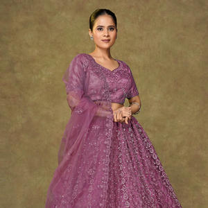 Lehenga Choli con bordado de lentejuelas pesadas, diseño intrincado, falda acampanada, blusa de diseñador, dupatta, ropa festiva nupcial - Product Image 2