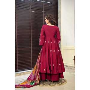 Conjunto de Vestido Anarkali y Dupatta de Diseño para Fiestas, Hecho de Rayón - Product Image 2