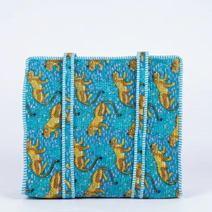 Sacs matelassés Kantha floraux faits à la main en coton, sac fourre-tout patchwork vintage à imprimé floral, sac à bandoulière durable, sac artisanal bohème - Product Image 1