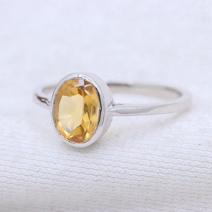 Bague Solitaire en Argent Sterling Massif 925 avec Citrine Naturelle Ovale Facettée Sertie en Bezel, Bijoux Fins, Memoria Jewels - Product Image 3
