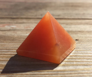 Wholesale 30-35mm Pyramid Muntaha Agate Handmade Natural Stone Bulk Reiki <b>Crystals</b> Red Aventurine Premium Quality - Product Image 1