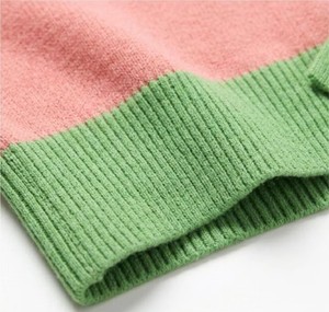 Cardigan en tricot personnalisé pour femme, col en V, avec logo chenille et lettrage grec, style preppy, brodé, couleur unie, hiver - Product Image 5