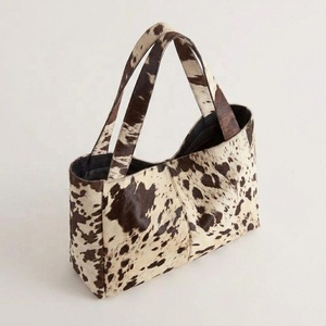 Sac fourre-tout unisexe en cuir véritable à imprimé vache, grande capacité, style hobo, avec poignée souple et fermeture éclair, sac à bandoulière tendance pour le quotidien - Product Image 5