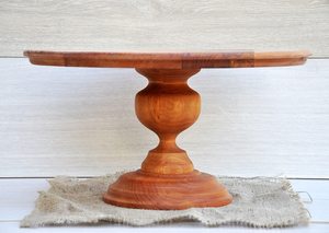 Support à gâteau en bois artisanal Orion avec plateau tournant décoratif pour centre de table de mariage, anniversaire ou événement - Product Image 4