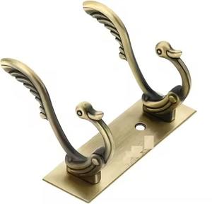 Crochets muraux en métal minimalistes, porte-manteau mural, porte-sacs, organisateur de rangement pour entrée, gain de place - Product Image 1