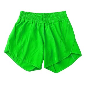 Shorts de sport jaune fluo pour femme, taille élastique, séchage rapide, tissu tricoté avec poches, coupe régulière, taille mi-haute, couleur unie - Product Image 5